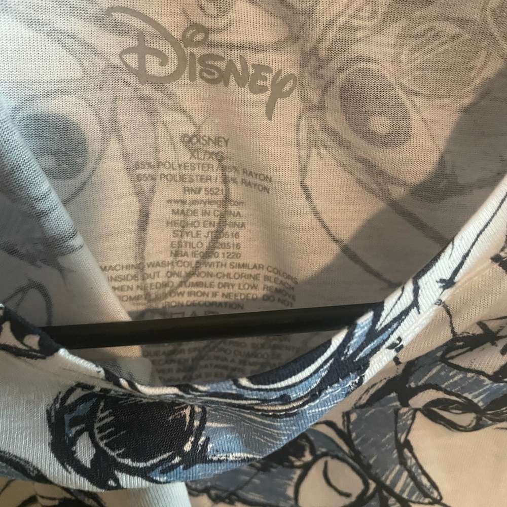 Disney Top size XL w/ Stitch drawings